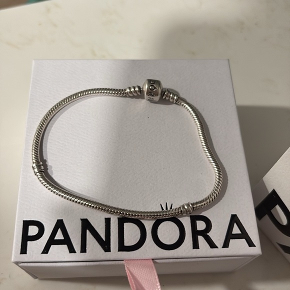 Pandora set of 2 bracelets with charms - Picture 6 of 7